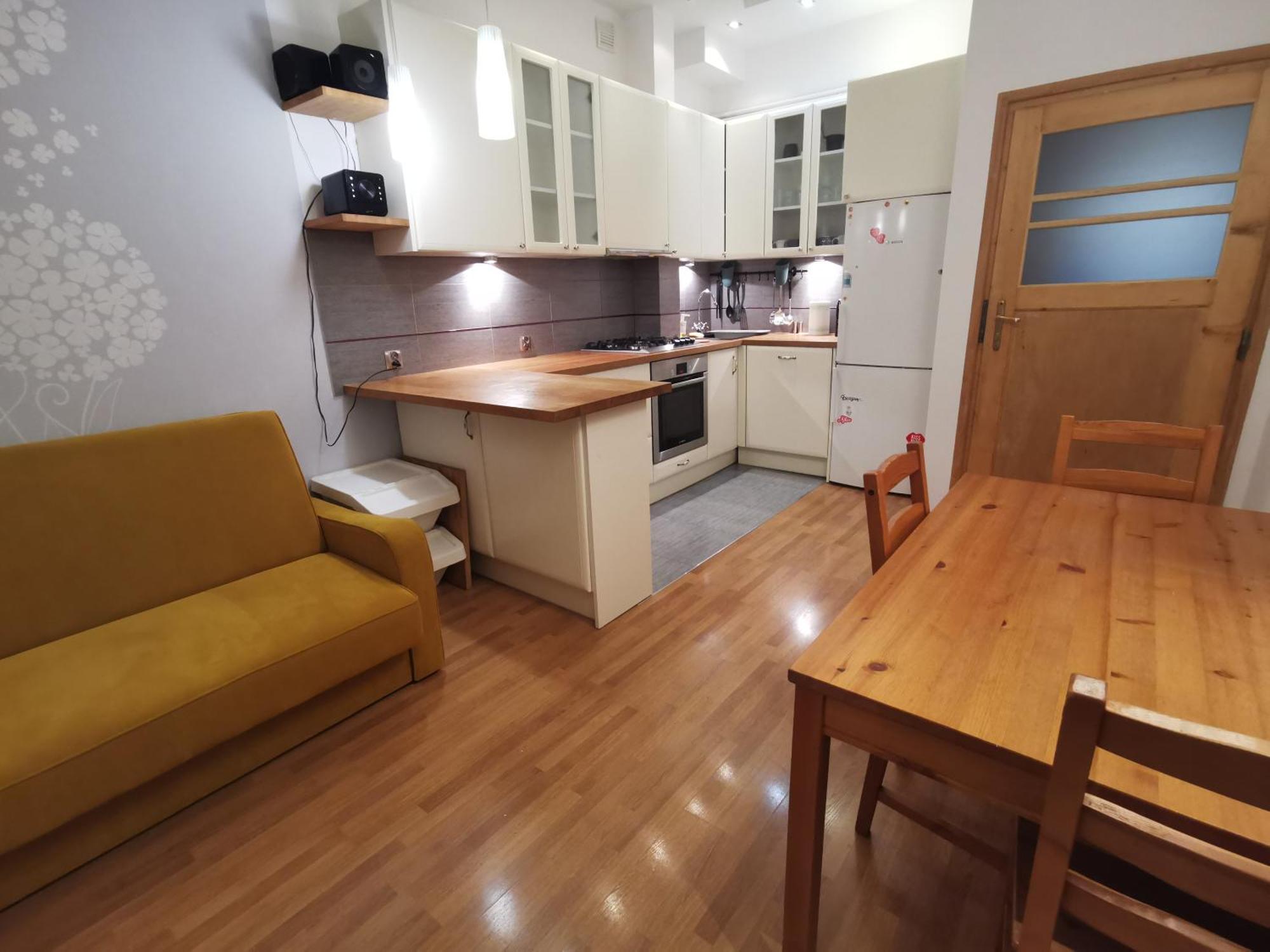 Cozy Spacious With Balcony Apartment Krakow